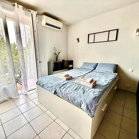 Juan-les-pins Beachside 1br Apartment, Air Conditioned, Parking Place Apartamento *